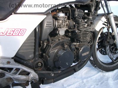 Yamaha_XJ_600_51J_grau-weiss_Crash_-_wie_XJ_550_650_700_750_23.jpg
