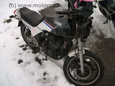 Yamaha_XJ_600_51J_grau-weiss_Crash_-_wie_XJ_550_650_700_750_3.jpg