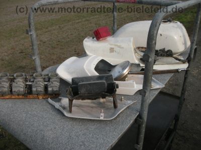 Honda_CB_900_F_900F_Boldor_SC01_rotmetallic_Marshall_Auspuff_4in1_Tommaselli_Giuliari_Sitzbank_wie_SC04_750_K_KZ_F_RC01_RC04_8.jpg