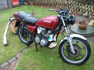 Kawasaki_KZ_750_E_rot_Neuteile_2x_4in1_Auspuff_motad_n-eta_BSM_-_wie_Z_KZ_GPz_650_750_B_C_E_GP_LTD_UT_9.jpg