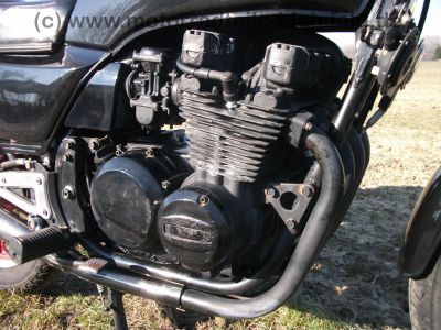 Kawasaki_KZ_400_J_4-Zylinder_schwarz_Typ_KZ_400_M_-_wie_KZ_ZX_Z_400_500_550_750_A_B_C_D_E_UT_GP_17.jpg