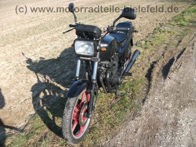 Kawasaki_KZ_400_J_4-Zylinder_schwarz_Typ_KZ_400_M_-_wie_KZ_ZX_Z_400_500_550_750_A_B_C_D_E_UT_GP_52.jpg