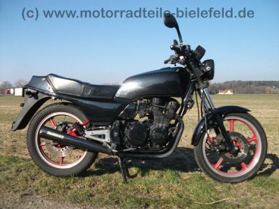 Kawasaki_KZ_400_J_4-Zylinder_schwarz_Typ_KZ_400_M_-_wie_KZ_ZX_Z_400_500_550_750_A_B_C_D_E_UT_GP_7.jpg