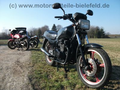 Kawasaki_KZ_400_J_4-Zylinder_schwarz_Typ_KZ_400_M_-_wie_KZ_ZX_Z_400_500_550_750_A_B_C_D_E_UT_GP_8.jpg