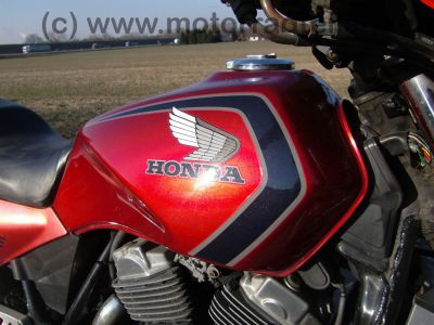 Honda_VT_500_E_rot_PC11_Kardanschaden_-_EZ_1987_50_PS_wie_VT_500_C_Custom_Shadow_PC08_19.jpg
