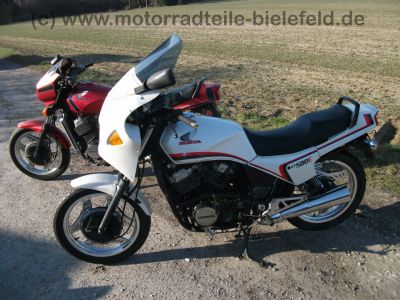 Honda_VT_500_E_weiss_PICHLER_Verkleidung_PC11_-_EZ_1987_50_PS_wie_VT_500_C_Custom_Shadow_PC08_1.jpg