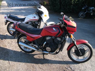 Honda_VT_500_E_weiss_PICHLER_Verkleidung_PC11_-_EZ_1987_50_PS_wie_VT_500_C_Custom_Shadow_PC08_6.jpg