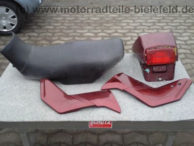 Suzuki_GSX_750_ES_EF_E_GR72A_GR_72_A_Sitzbank_Seitenteil_Seitenverkleidung_Heck_Heckteil_Ruecklicht_1.jpg