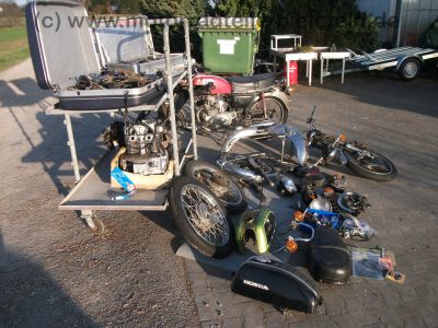 Honda_CB_200_Twin_rot_rostig_Originalteile_Auspuff_Kotfluegel_Sitzbank_-_wie_CB_125_250_K_G_100.jpg