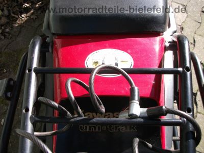 Kawasaki_GPz_550_UT_rot_GIVI_Gepaecktraeger_Koffertraeger_-_Z_ZX_KZ_GPz_400_500_550_750_A_B_UT_GP_LTD_78.jpg