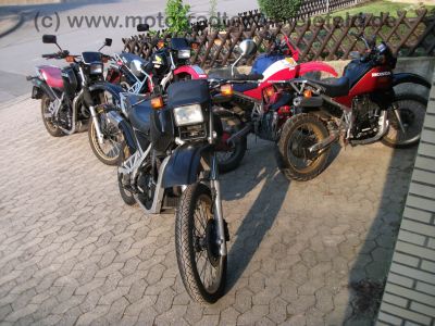 Honda_XLV_750_R_RD01_-_5x_Kardan_Enduro_HRC_blau_rot_schwarz_5.jpg
