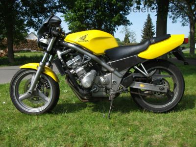 Honda_CB-1_CB400F_CB1_CB_1_400_CB400_NC27_gelb_-_wie_CBR_CB_CBF_400_600_F_R_RR_1.jpg
