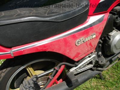 Kawasaki_GPZ_550_UT_rot_ZX_550_A_-_wie_GPZ_Z_KZ_LTD_ZX_400_500_750_UT_A_E_H_61.jpg