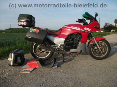 Kawasaki_GPZ_900_750_R_ZX_900_750_A_MRA_Scheibe_ABM_Superbike_Lenker_Koffer_Giuliari_Sitzbank_1.jpg