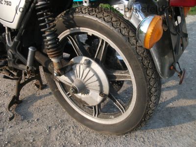 Yamaha_XS_750_1T5_Koffertraeger_SCHUH_MOTAD_Auspuff_3in1KONI_-_wie_GX_XS_650_850_1100_SE_D_E_SP_F_SF_109.jpg
