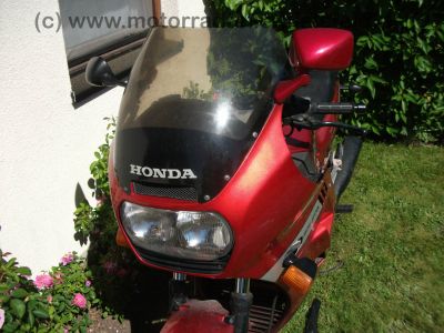 Honda_VF_1000_F2_Bol_d�Or_SC15_rot-silber_V4_wie_VF_400_500_700_750_1100_F_F2_C_S_R_SC16_15.jpg