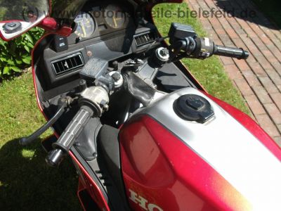 Honda_VF_1000_F2_Bol_d�Or_SC15_rot-silber_V4_wie_VF_400_500_700_750_1100_F_F2_C_S_R_SC16_150.jpg