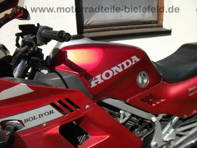 Honda_VF_1000_F2_Bol_d�Or_SC15_rot-silber_V4_wie_VF_400_500_700_750_1100_F_F2_C_S_R_SC16_17.jpg