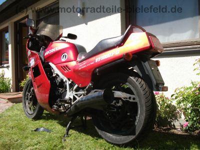 Honda_VF_1000_F2_Bol_d�Or_SC15_rot-silber_V4_wie_VF_400_500_700_750_1100_F_F2_C_S_R_SC16_2.jpg