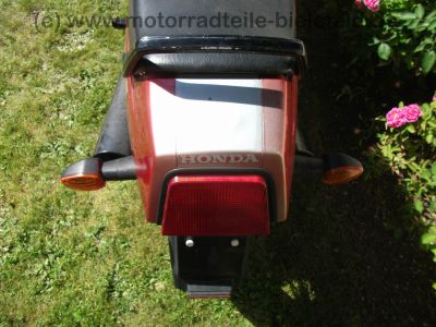 Honda_VF_1000_F2_Bol_d�Or_SC15_rot-silber_V4_wie_VF_400_500_700_750_1100_F_F2_C_S_R_SC16_25.jpg