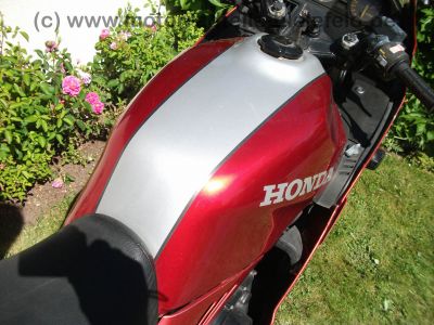 Honda_VF_1000_F2_Bol_d�Or_SC15_rot-silber_V4_wie_VF_400_500_700_750_1100_F_F2_C_S_R_SC16_95.jpg