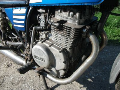 Yamaha_XS_360_blau_1U4_Twin_Gepaecktraeger_-_wie_XS_250_1U5_400_SE_2A2_4G5_63.jpg