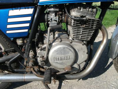 Yamaha_XS_360_blau_1U4_Twin_Gepaecktraeger_-_wie_XS_250_1U5_400_SE_2A2_4G5_67.jpg