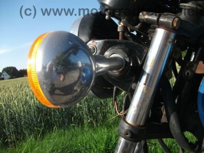 Yamaha_XS_400_2A2_blau-weiss_Twin_-_wie_XS_250_1U5_XS_360_1U4_XS_400_SE_4G5_34.jpg