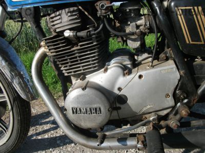 Yamaha_XS_400_2A2_blau-weiss_Twin_-_wie_XS_250_1U5_XS_360_1U4_XS_400_SE_4G5_48.jpg