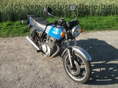Yamaha_XS_400_2A2_blau-weiss_Twin_-_wie_XS_250_1U5_XS_360_1U4_XS_400_SE_4G5_63.jpg