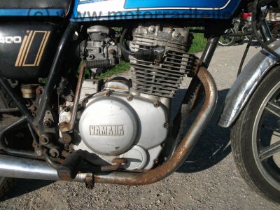 Yamaha_XS_400_2A2_blau-weiss_Twin_-_wie_XS_250_1U5_XS_360_1U4_XS_400_SE_4G5_69.jpg