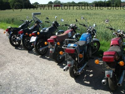 Yamaha_XS_400_2A2_blau-weiss_Twin_-_wie_XS_250_1U5_XS_360_1U4_XS_400_SE_4G5_7.jpg