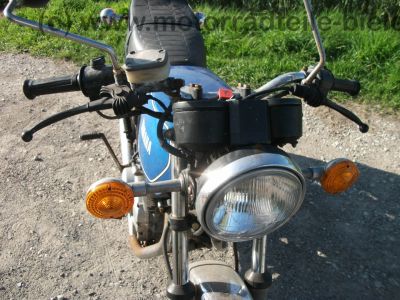 Yamaha_XS_400_2A2_blau-weiss_Twin_-_wie_XS_250_1U5_XS_360_1U4_XS_400_SE_4G5_98.jpg