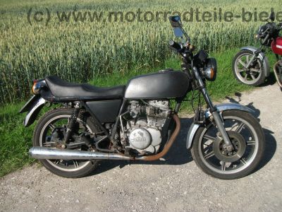 Yamaha_XS_400_2A2_schwarz_Stufensitz_Twin_-_wie_3N7_XS_250_1U5_XS_360_1U4_XS_400_SE_4G5_65.jpg
