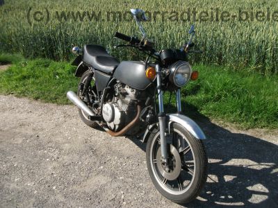 Yamaha_XS_400_2A2_schwarz_Stufensitz_Twin_-_wie_3N7_XS_250_1U5_XS_360_1U4_XS_400_SE_4G5_66.jpg