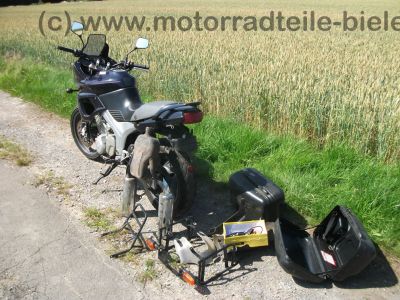 Yamaha_TDM_850_3VD_blau_Crash_original_Koffersystem_Koffer_Koffertraeger_Gepaecktraeger_Hepco_und_Becker_Hecktraeger_6.jpg