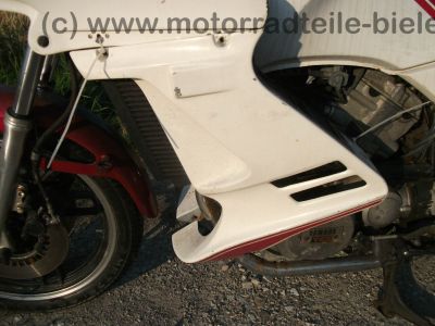 Yamaha_XZ_550_S_11U_weiss-rot_Verkleidung_Gepaecktraeger_Koffertraeger_orig__Auspuff_11H_-_14711_-_wie_XZ_400_D_24R_11V_11J_11K_42.jpg