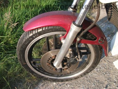 Yamaha_XZ_550_S_11U_weiss-rot_Verkleidung_Gepaecktraeger_Koffertraeger_orig__Auspuff_11H_-_14711_-_wie_XZ_400_D_24R_11V_11J_11K_46.jpg