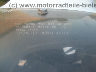 Yamaha_XZ_550_S_11U_weiss-rot_Verkleidung_Gepaecktraeger_Koffertraeger_orig__Auspuff_11H_-_14711_-_wie_XZ_400_D_24R_11V_11J_11K_66.jpg