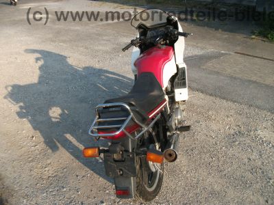 Yamaha_XZ_550_S_11U_weiss-rot_Verkleidung_Gepaecktraeger_Koffertraeger_orig__Auspuff_11H_-_14711_-_wie_XZ_400_D_24R_11V_11J_11K_71.jpg