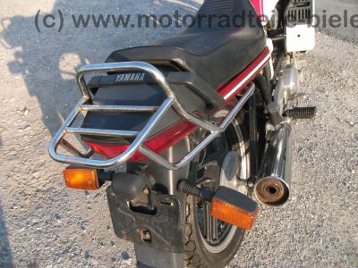 Yamaha_XZ_550_S_11U_weiss-rot_Verkleidung_Gepaecktraeger_Koffertraeger_orig__Auspuff_11H_-_14711_-_wie_XZ_400_D_24R_11V_11J_11K_84.jpg