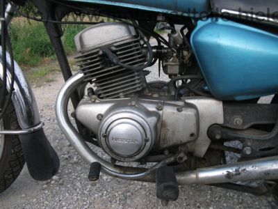 Honda_CM_185_T_hellblau_KRAUSER_Gepaecktraeger_Koffersystem_-_wie_CB_CM_125_200_250_C_T_Twin_MC01_Chopper_Custom_13.jpg