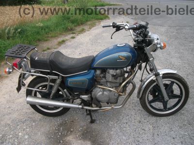 Honda_CM_400_T_blau_CRASH_SCHUH_Gepaecktraeger_Koffersystem_-_wie_CB_CM_125_200_250_400_C_T_Twin_NC01_MC01_MC06_Chopper_Custom_61.jpg