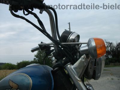 Honda_CM_400_T_blau_CRASH_SCHUH_Gepaecktraeger_Koffersystem_-_wie_CB_CM_125_200_250_400_C_T_Twin_NC01_MC01_MC06_Chopper_Custom_77.jpg