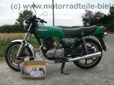 Kawasaki_KZ_250_A_TWIN_gruen_original_Auspuff_-_wie_Z_KZ_GPZ_CSR_250_305_400_440_A_B_C_D_E_LTD_TWIN_1.jpg