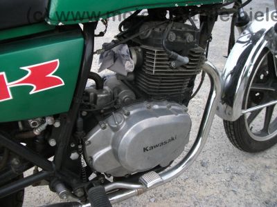 Kawasaki_KZ_250_A_TWIN_gruen_original_Auspuff_-_wie_Z_KZ_GPZ_CSR_250_305_400_440_A_B_C_D_E_LTD_TWIN_70.jpg