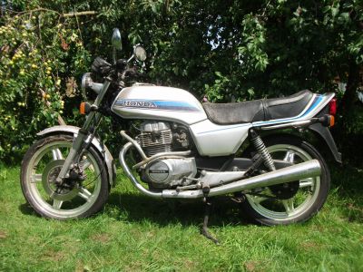 Honda_CB_250_N_silber_blau_TOP_ORIGINAL_Scheunenfund_-_wie_CMX_CM_CB_250_400_450_C_T_N_1n.jpg