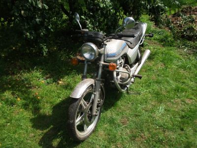 Honda_CB_250_N_silber_blau_TOP_ORIGINAL_Scheunenfund_-_wie_CMX_CM_CB_250_400_450_C_T_N_4.jpg