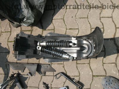 Kawasaki_ER-5_Twister_rot_zerlegt_Tank_Lacksatz_Vorderrad_Hinterrad_Rahmen_Schwinge_etc__7.jpg