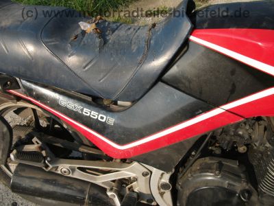 Suzuki_GSX_550_E_GN71D_schwarz-rot_CRASH_Motor_neu_-_wie_GSX_400_500_550_600_F_E_ES_EF_95.jpg